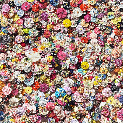 Détail des rosaces de tissu de Jardin des merveilles 2, Naïké Louchart