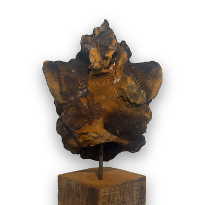 L'Adolescence – Tête de lion en céramique, sculpture de Ronceval, vue de dos