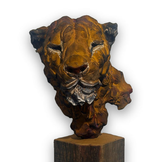 L'Aînée – Tête de lionne en céramique, sculpture de Ronceval, vue de face