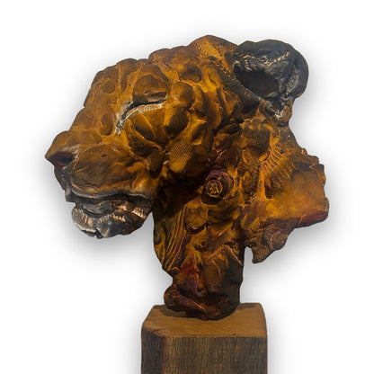 L'Aînée – Tête de lionne en céramique, sculpture de Ronceval, vue de profil