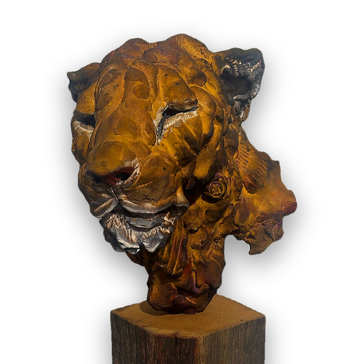 L'Aînée – Tête de lionne en céramique, sculpture de Ronceval, vue de trois-quarts